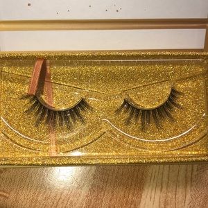 Brand new, never used Lashaholic lashes